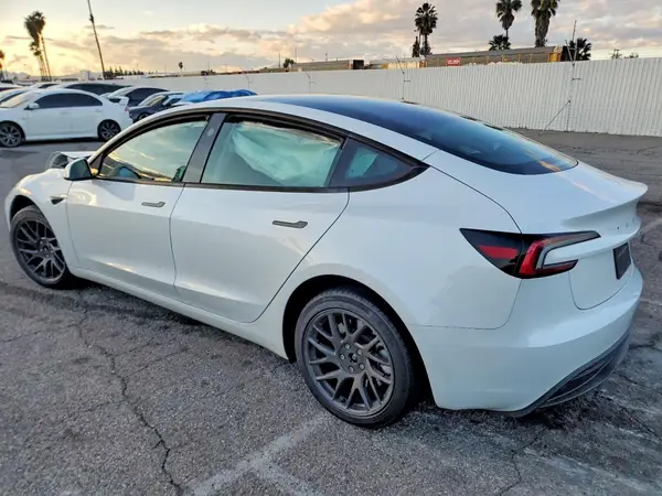 5YJ3E1EA7SF892029 2025 TESLA MODEL 3 - Image 2