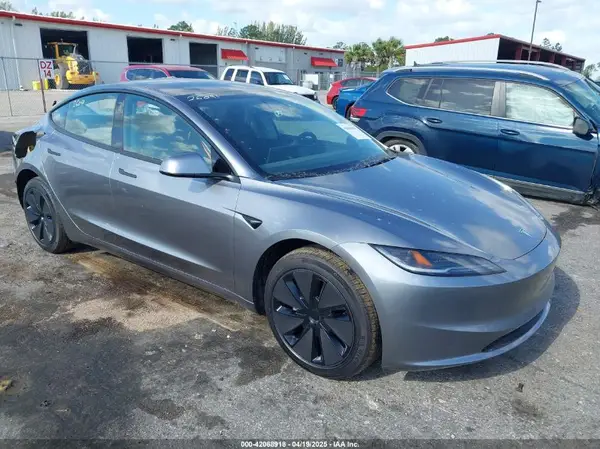 5YJ3E1EA7SF892239 2025 TESLA MODEL 3 - Image 1