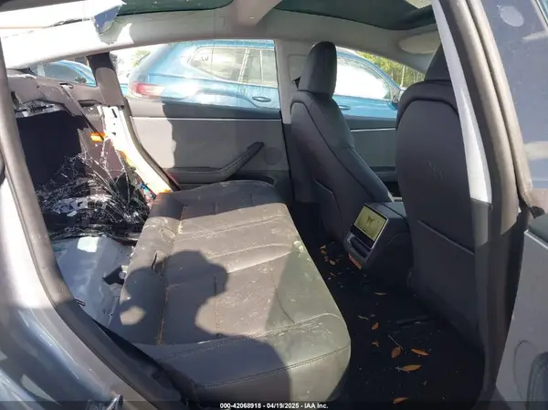 5YJ3E1EA7SF892239 2025 TESLA MODEL 3 - Image 8