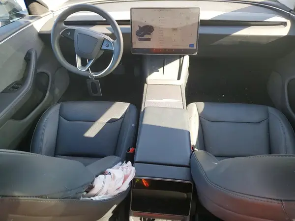5YJ3E1EA7SF892368 2025 TESLA MODEL 3 - Image 8