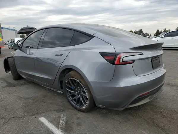 5YJ3E1EA7SF893584 2025 TESLA MODEL 3 - Image 2