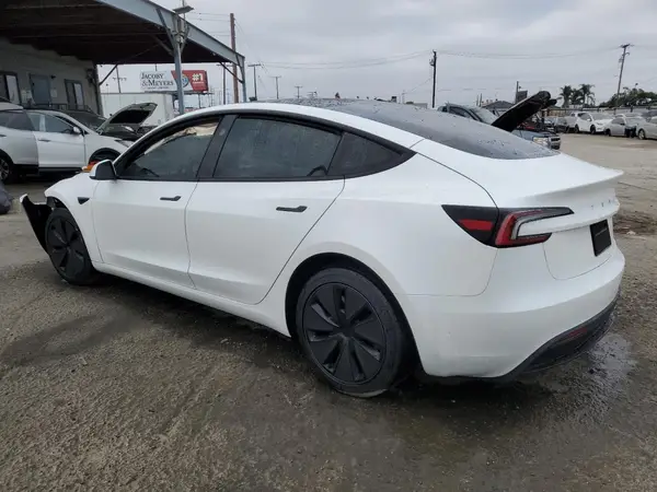 5YJ3E1EA7SF893875 2025 TESLA MODEL 3 - Image 2