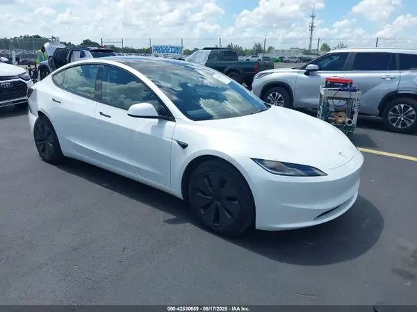 5YJ3E1EA7SF897151 2025 TESLA MODEL 3 - Image 1