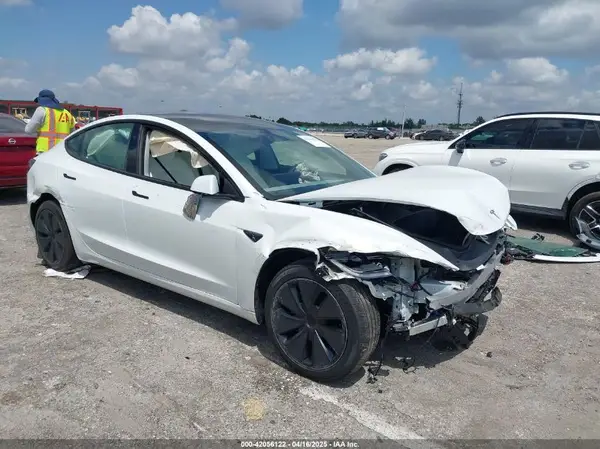 5YJ3E1EA7SF903675 2025 TESLA MODEL 3 - Image 1