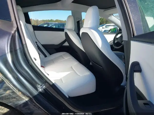 5YJ3E1EA7SF904003 2025 TESLA MODEL 3 - Image 8