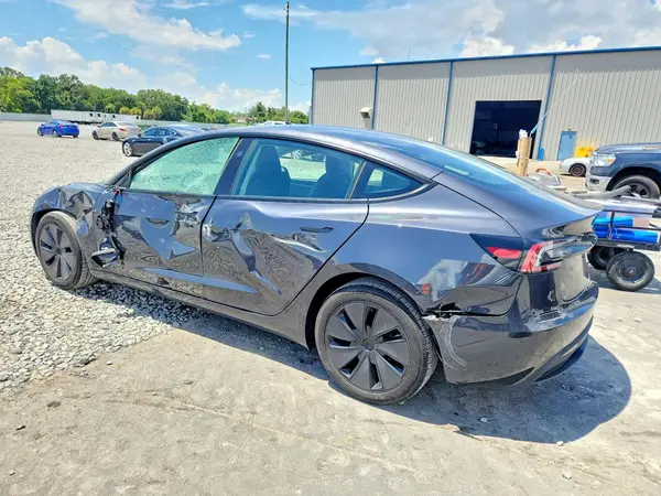 5YJ3E1EA7SF909654 2025 TESLA MODEL 3 - Image 2