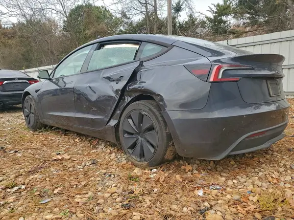 5YJ3E1EA7SF913512 2025 TESLA MODEL 3 - Image 2