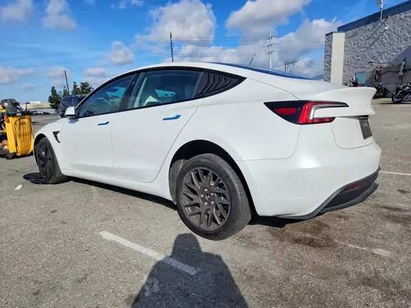 5YJ3E1EA7SF913722 2025 TESLA MODEL 3 - Image 2