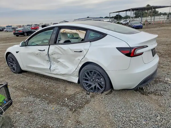 5YJ3E1EA7SF933100 2025 TESLA MODEL 3 - Image 2