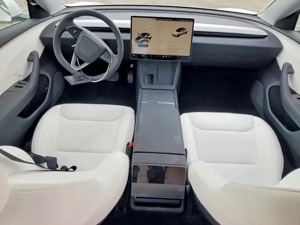5YJ3E1EA7SF933100 2025 TESLA MODEL 3 - Image 8