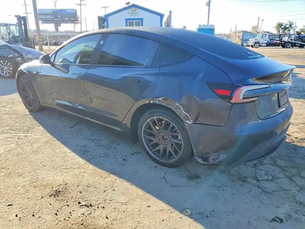 5YJ3E1EA7SF938443 2025 TESLA MODEL 3 - Image 2