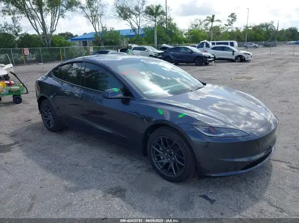 5YJ3E1EA7SF940208 2025 TESLA MODEL 3 - Image 1
