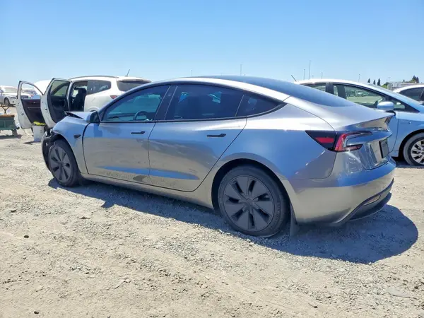 5YJ3E1EA7SF940418 2025 TESLA MODEL 3 - Image 2