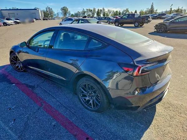 5YJ3E1EA7SF942928 2025 TESLA MODEL 3 - Image 2