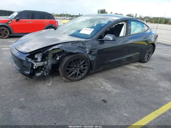 5YJ3E1EA7SF950530 2025 TESLA MODEL 3 - Image 2
