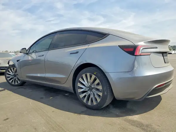 5YJ3E1EA7SF965321 2025 TESLA MODEL 3 - Image 2