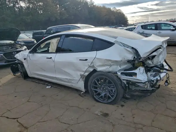 5YJ3E1EA7SF965402 2025 TESLA MODEL 3 - Image 2