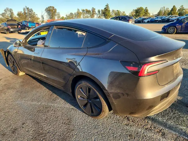 5YJ3E1EA7SF965478 2025 TESLA MODEL 3 - Image 2