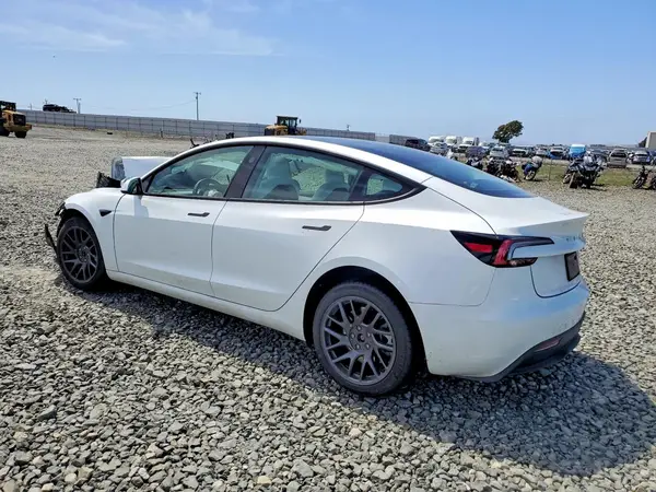 5YJ3E1EA7SF966808 2025 TESLA MODEL 3 - Image 2