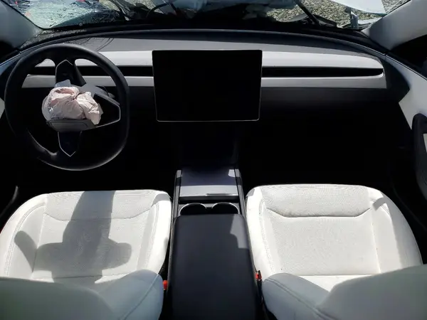 5YJ3E1EA7SF966808 2025 TESLA MODEL 3 - Image 8