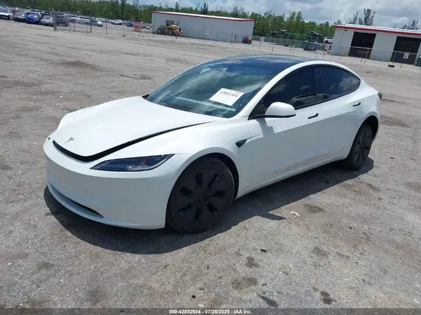 5YJ3E1EA7SF976853 2025 TESLA MODEL 3 - Image 2