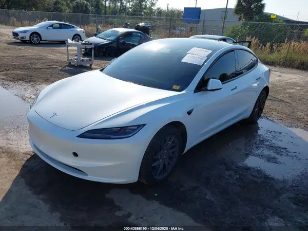 5YJ3E1EA7SF988419 2025 TESLA MODEL 3 - Image 2