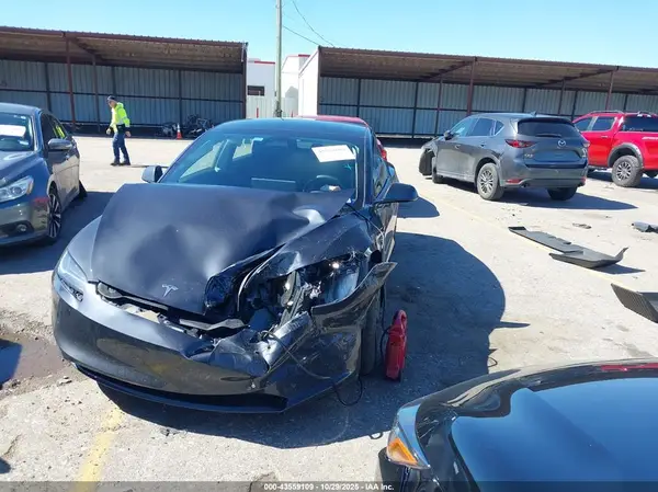 5YJ3E1EA7SF989649 2025 TESLA MODEL 3 - Image 2