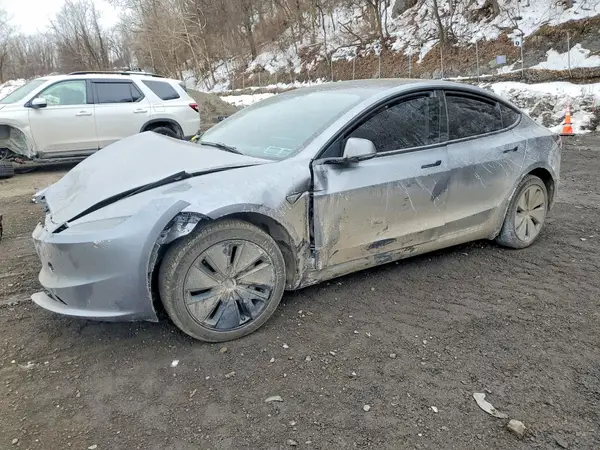 5YJ3E1EA7SF992759 2025 TESLA MODEL 3 - Image 1