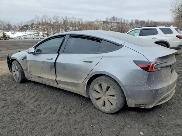 5YJ3E1EA7SF992759 2025 TESLA MODEL 3 - Image 2