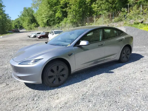 5YJ3E1EA7SF994768 2025 TESLA MODEL 3 - Image 1