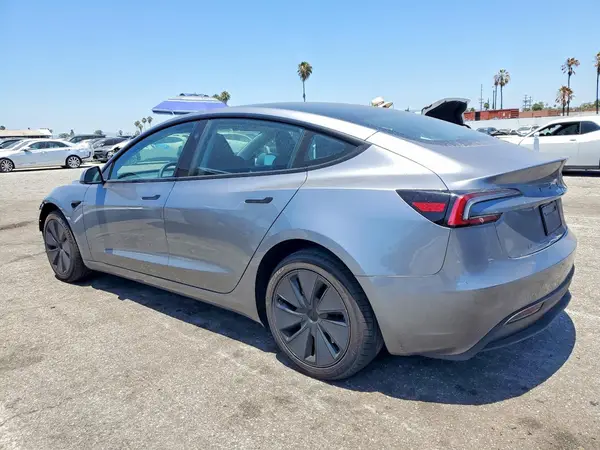 5YJ3E1EA7TF143572 2026 TESLA MODEL 3 - Image 2