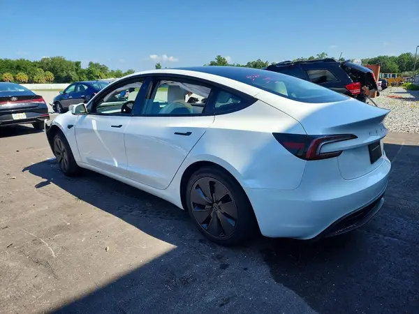 5YJ3E1EA7TF185868 2026 TESLA MODEL 3 - Image 2