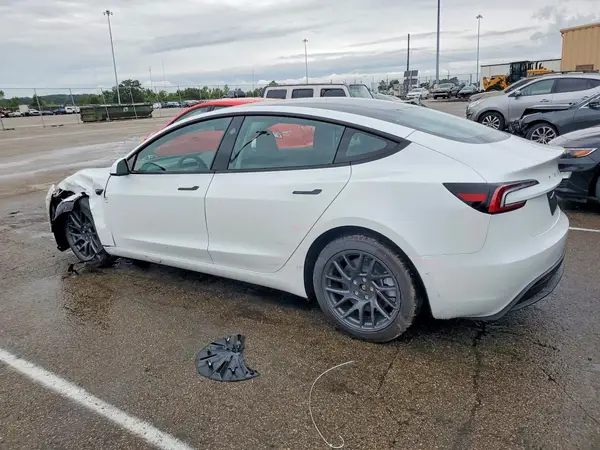 5YJ3E1EA7TF186647 2026 TESLA MODEL 3 - Image 2