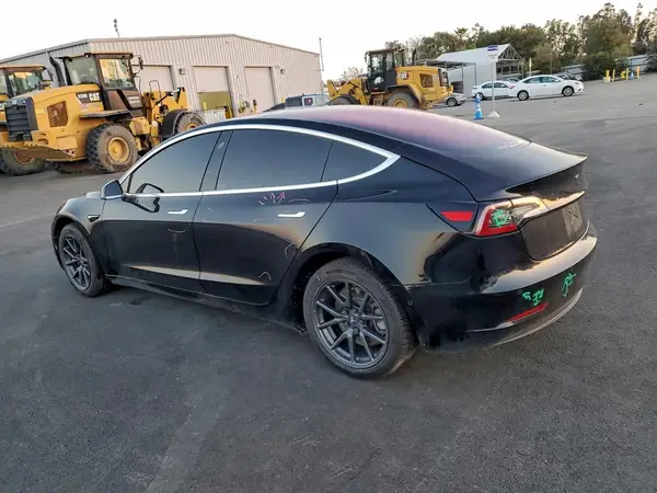 5YJ3E1EA8JF004807 2018 TESLA MODEL 3 - Image 2