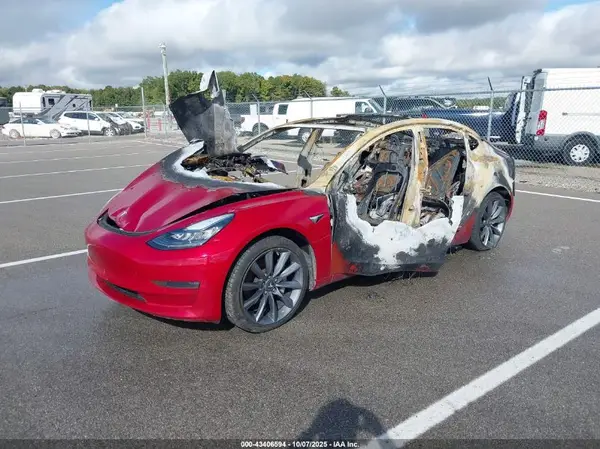 5YJ3E1EA8JF010462 2018 TESLA MODEL 3 - Image 2