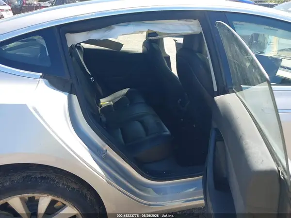 5YJ3E1EA8JF031117 2018 TESLA MODEL 3 - Image 8