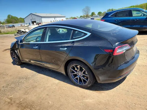 5YJ3E1EA8JF037693 2018 TESLA MODEL 3 - Image 2