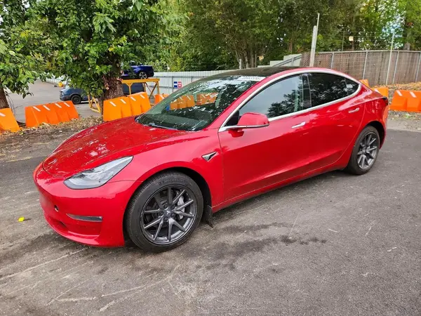5YJ3E1EA8JF038973 2018 TESLA MODEL 3 - Image 1