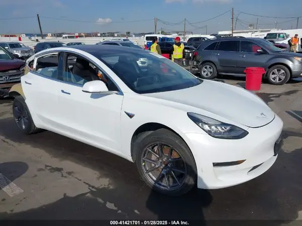 5YJ3E1EA8JF041002 2018 TESLA MODEL 3 - Image 1