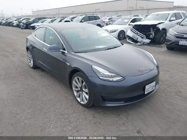 5YJ3E1EA8JF047897 2018 TESLA MODEL 3 - Image 1