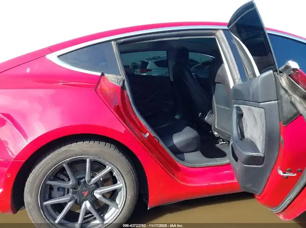 5YJ3E1EA8JF058141 2018 TESLA MODEL 3 - Image 8