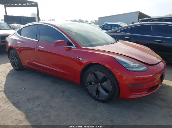5YJ3E1EA8JF058463 2018 TESLA MODEL 3 - Image 1