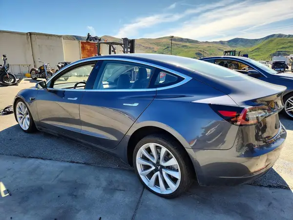 5YJ3E1EA8JF059516 2018 TESLA MODEL 3 - Image 2