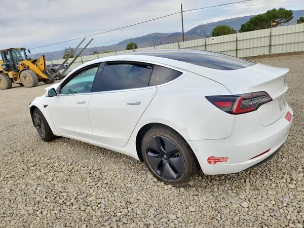 5YJ3E1EA8JF076039 2018 TESLA MODEL 3 - Image 2