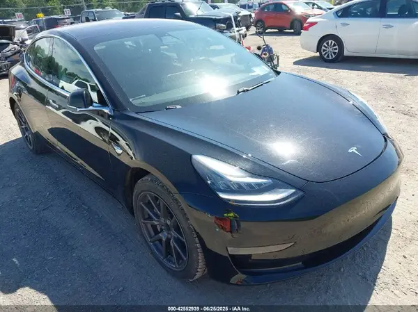 5YJ3E1EA8JF152214 2018 TESLA MODEL 3 - Image 1