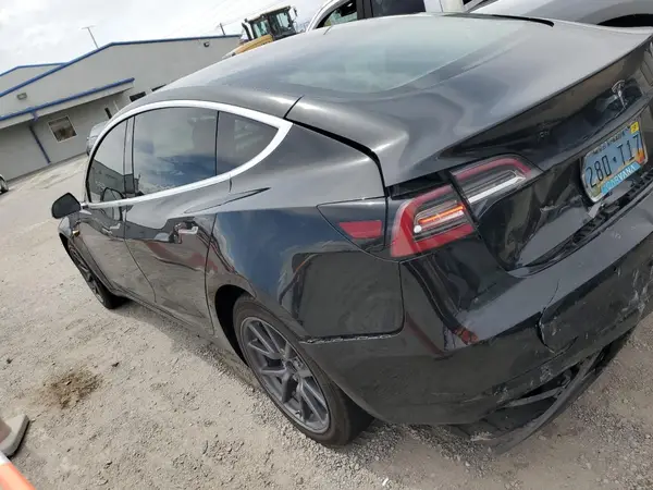 5YJ3E1EA8JF156490 2018 TESLA MODEL 3 - Image 2