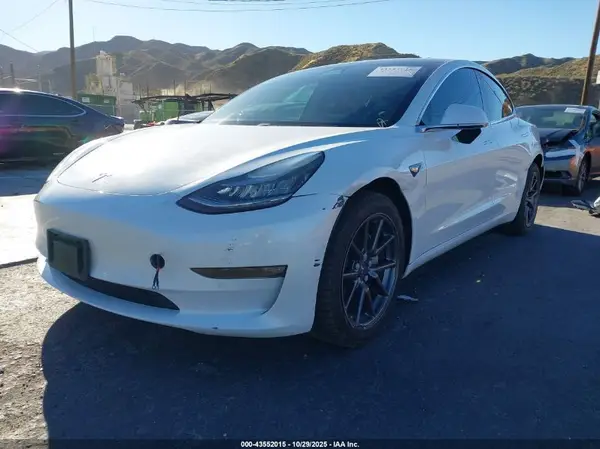 5YJ3E1EA8JF162029 2018 TESLA MODEL 3 - Image 2