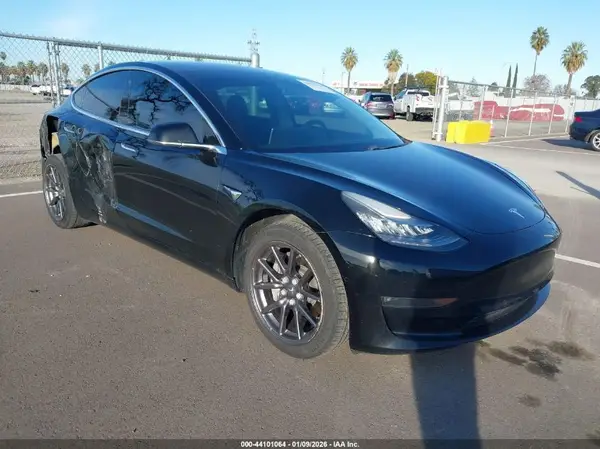 5YJ3E1EA8JF172365 2018 TESLA MODEL 3 - Image 1