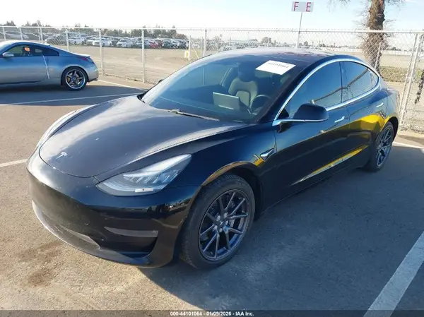 5YJ3E1EA8JF172365 2018 TESLA MODEL 3 - Image 2
