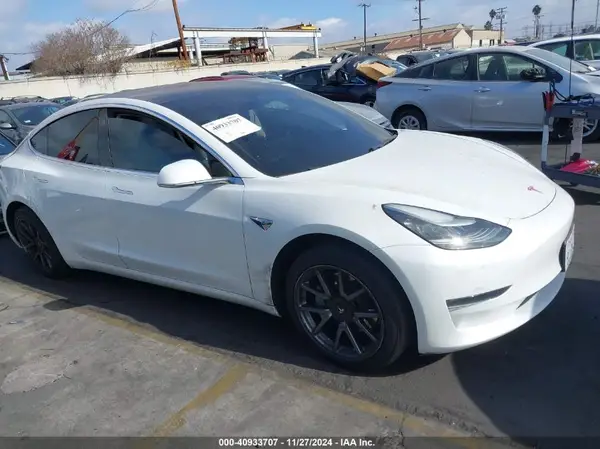 5YJ3E1EA8KF302050 2019 TESLA MODEL 3 - Image 1